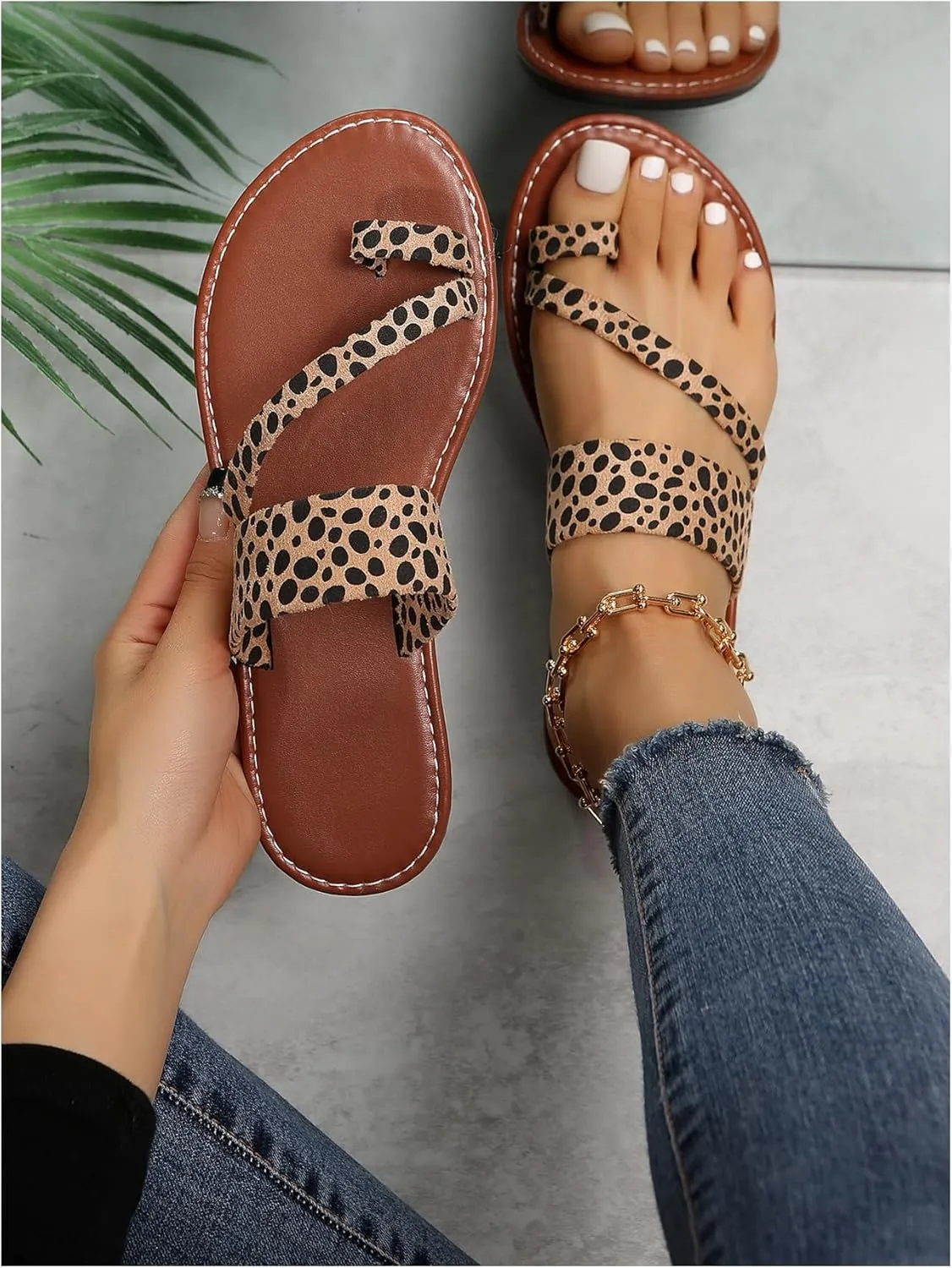 GORGLITTER Women's Leopard Cheetah Flat Sandals Open Toe Strappy Toe Ring Slide Sandal