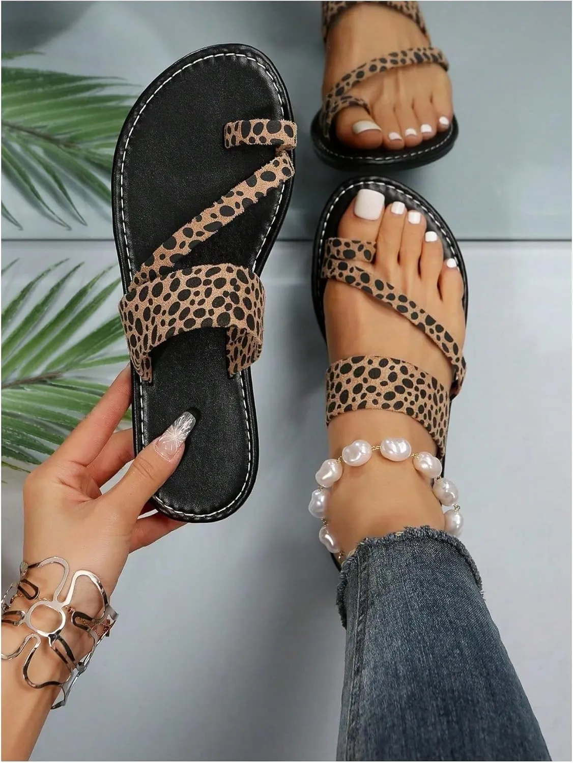 GORGLITTER Women's Leopard Print Flat Sandals Strappy Cheetah Thong Toe Ring Slip On Slide Sandal