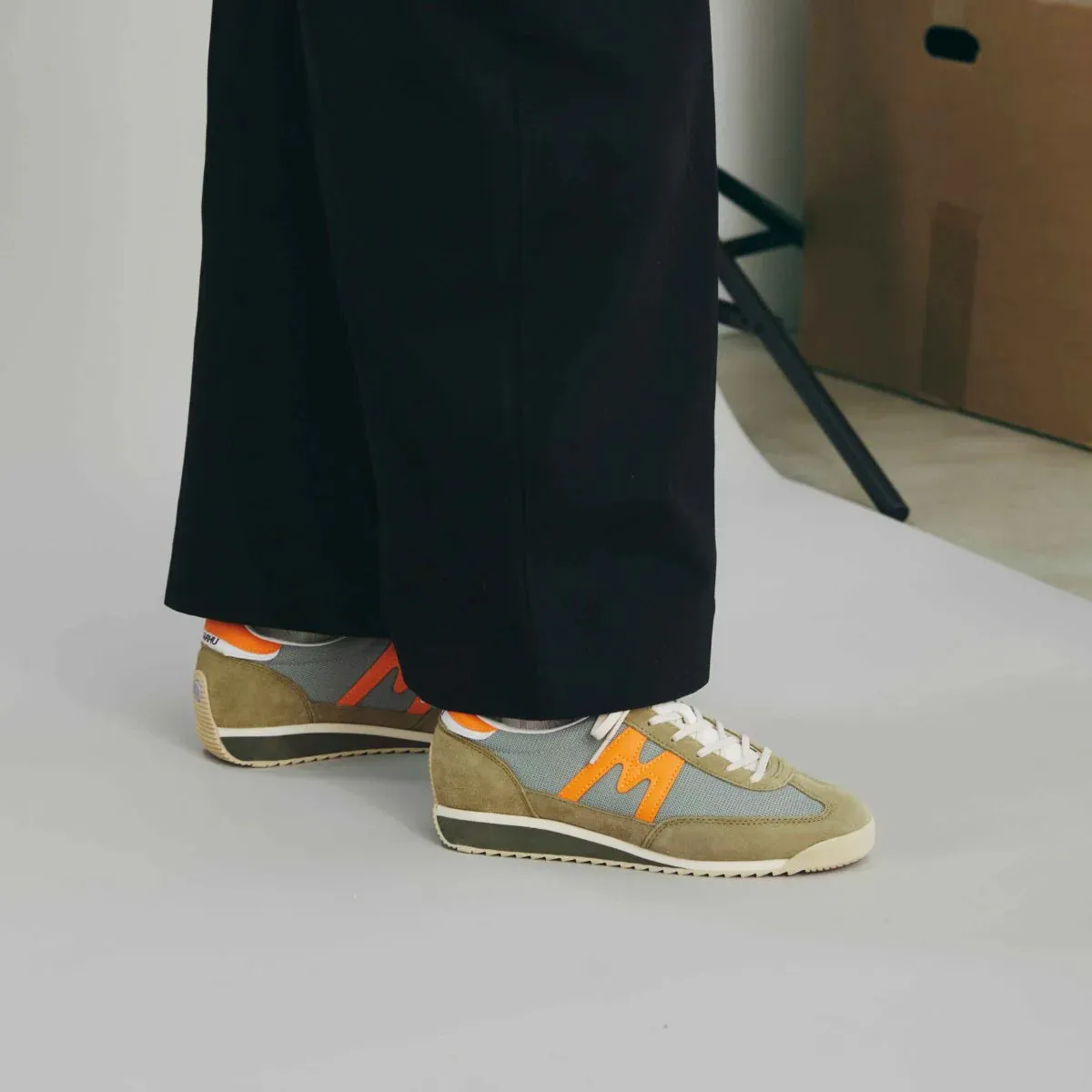Karhu Mestari Cedar / Bright Maringold