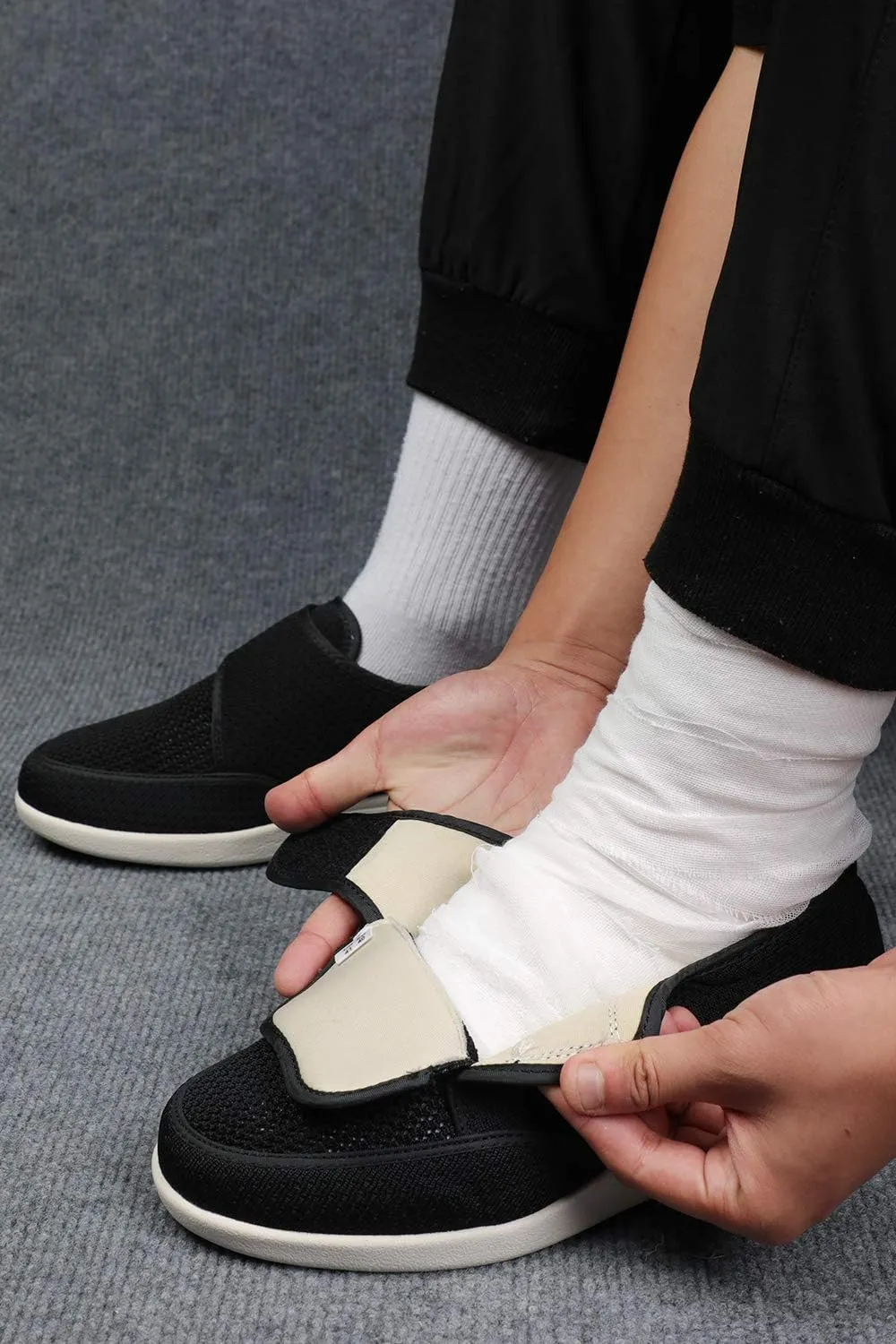 Men's Diabetes Adjustable Sports Shoes with Anti-Slip Soles and Air Cushion Design