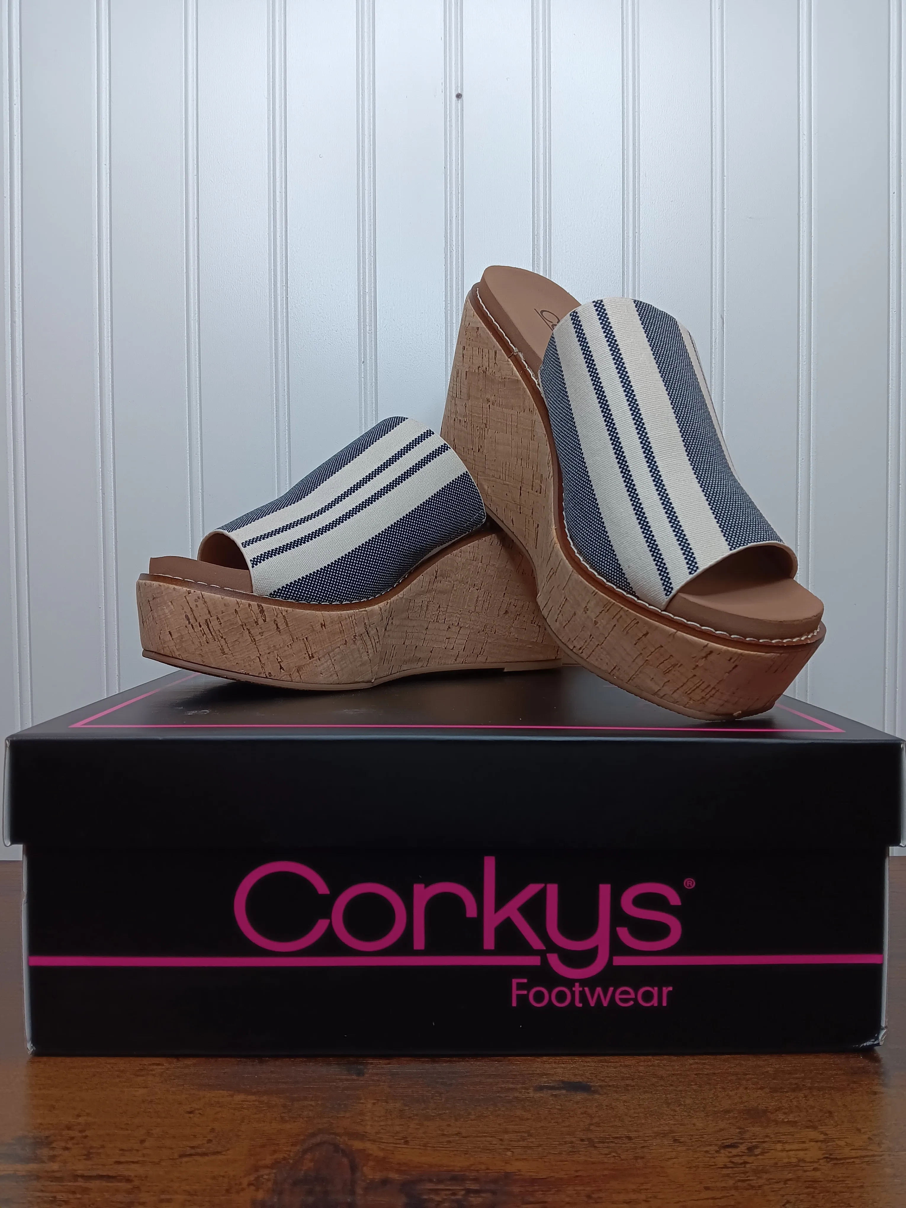 Mug Shot Black Stripe Wedge Slide