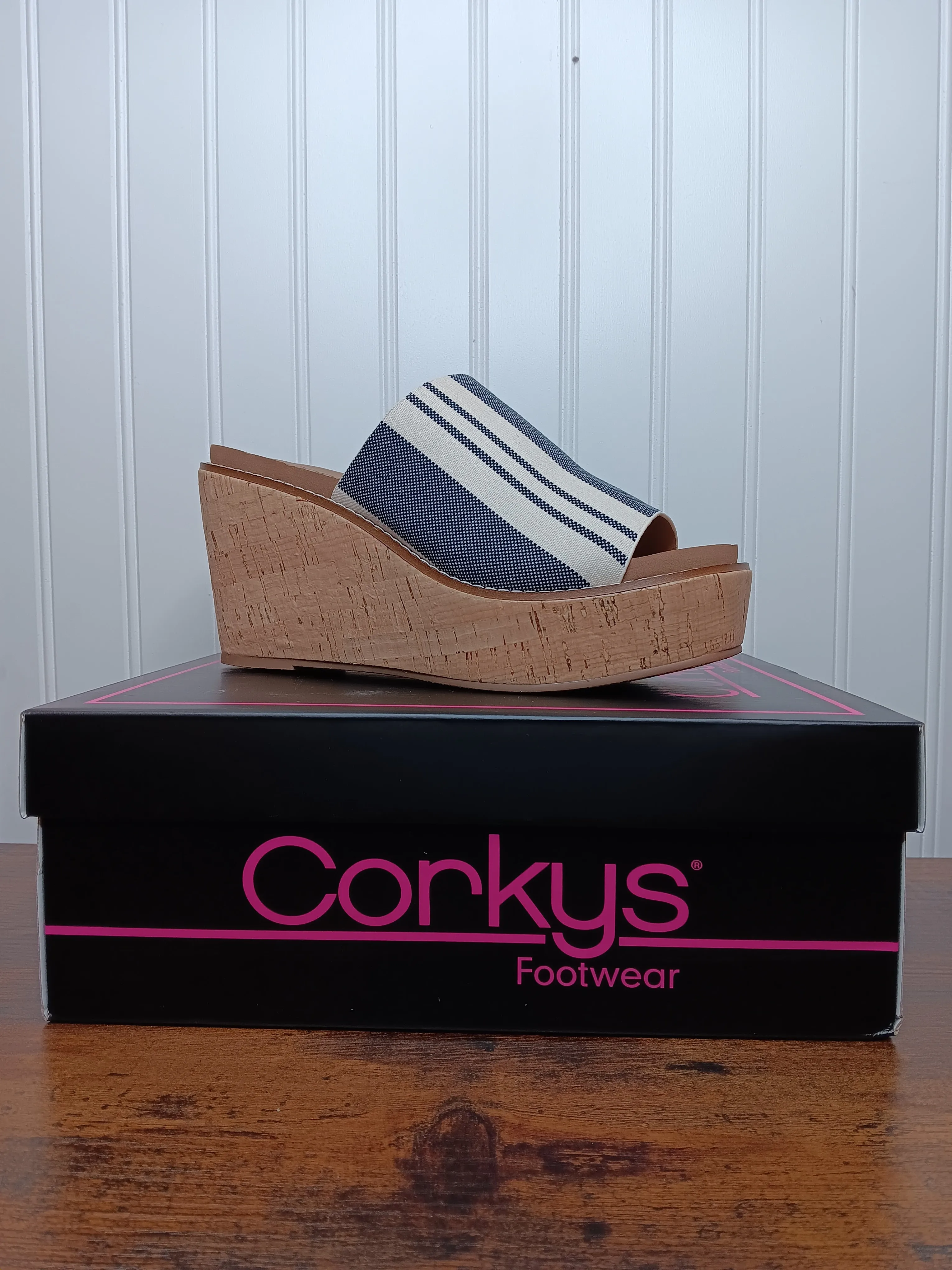 Mug Shot Black Stripe Wedge Slide