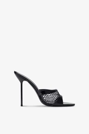 Mules in black mesh and patent leather