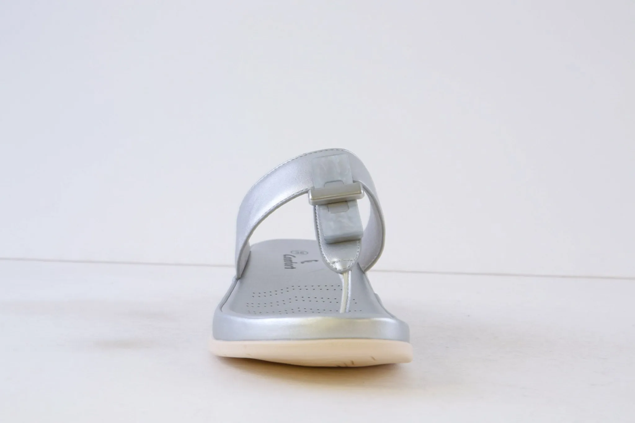 P-COMFORT - WW1654 TOE-POST MULE - SILVER