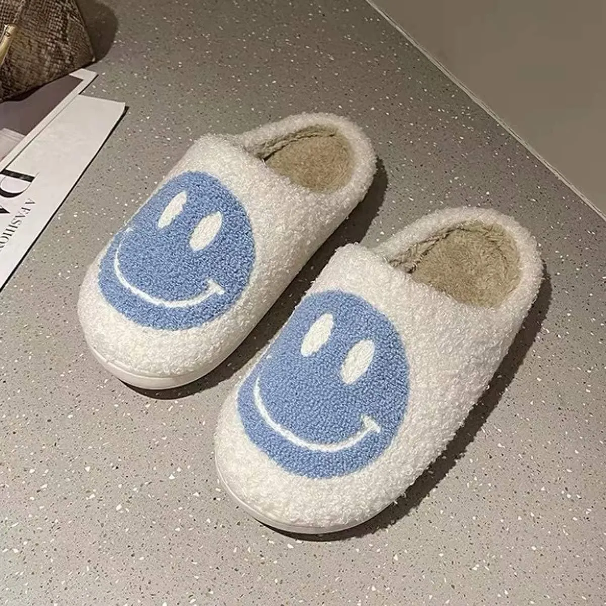 Retro Fuzzy Face Slippers for Women men， Womens Girls Cute Yellow the Lable Face House Slippers for Indoor Outdoor Pink/White/Black/Blue