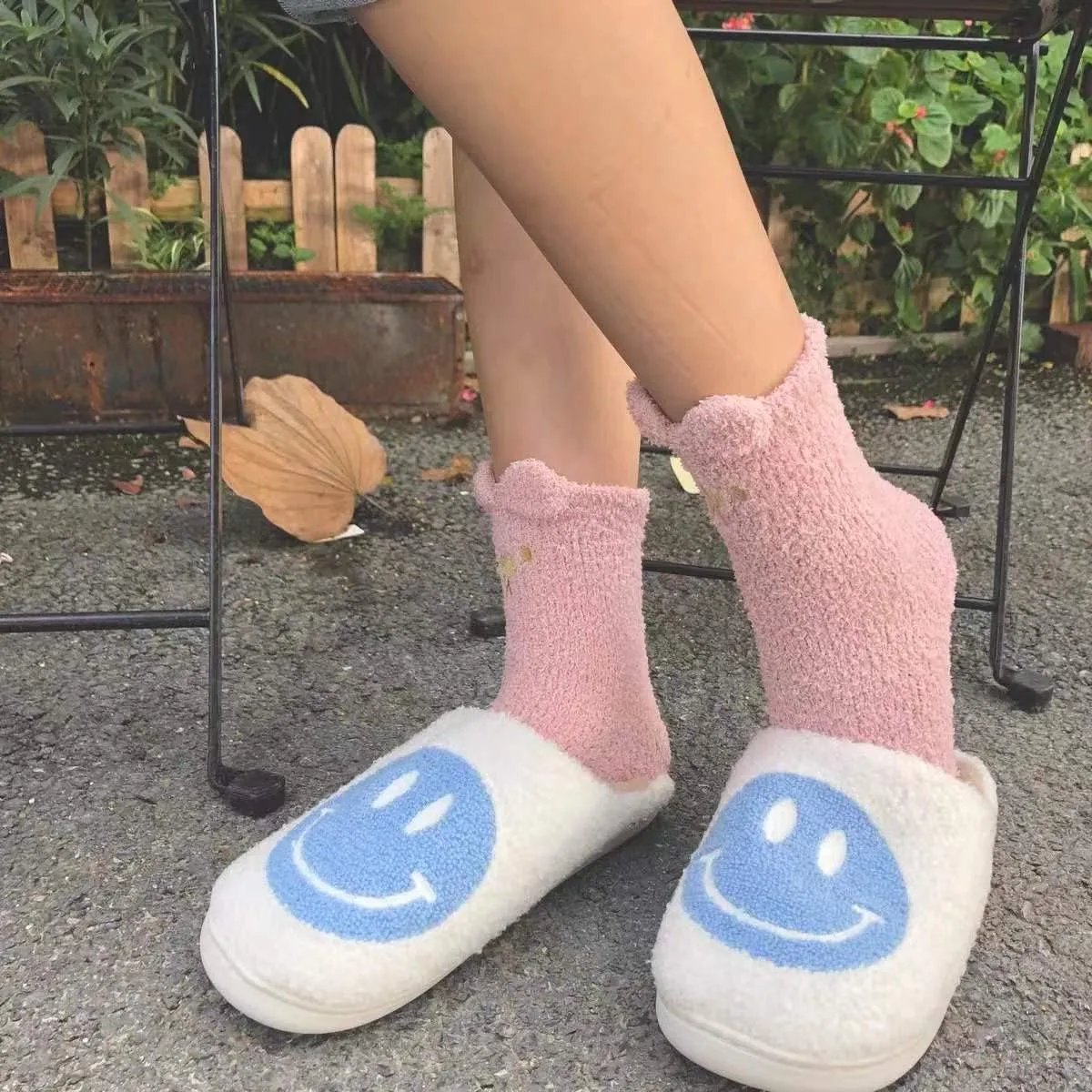 Retro Fuzzy Face Slippers for Women men， Womens Girls Cute Yellow the Lable Face House Slippers for Indoor Outdoor Pink/White/Black/Blue