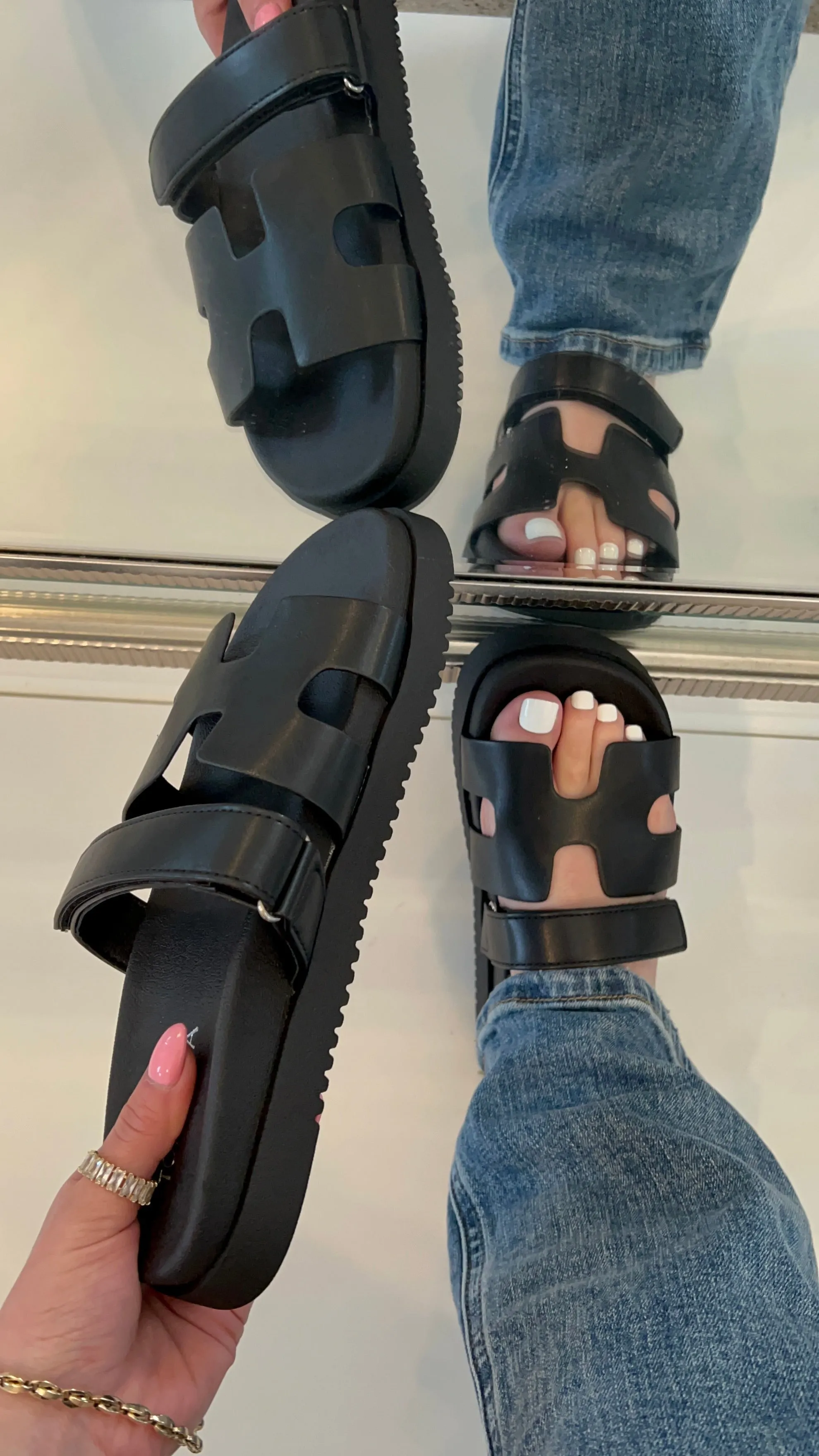 Sophie Sandal - Black (Wide Friendly)