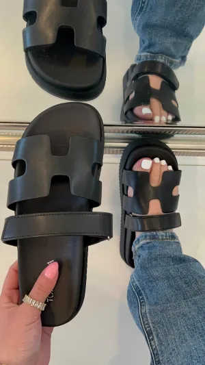 Sophie Sandal - Black (Wide Friendly)
