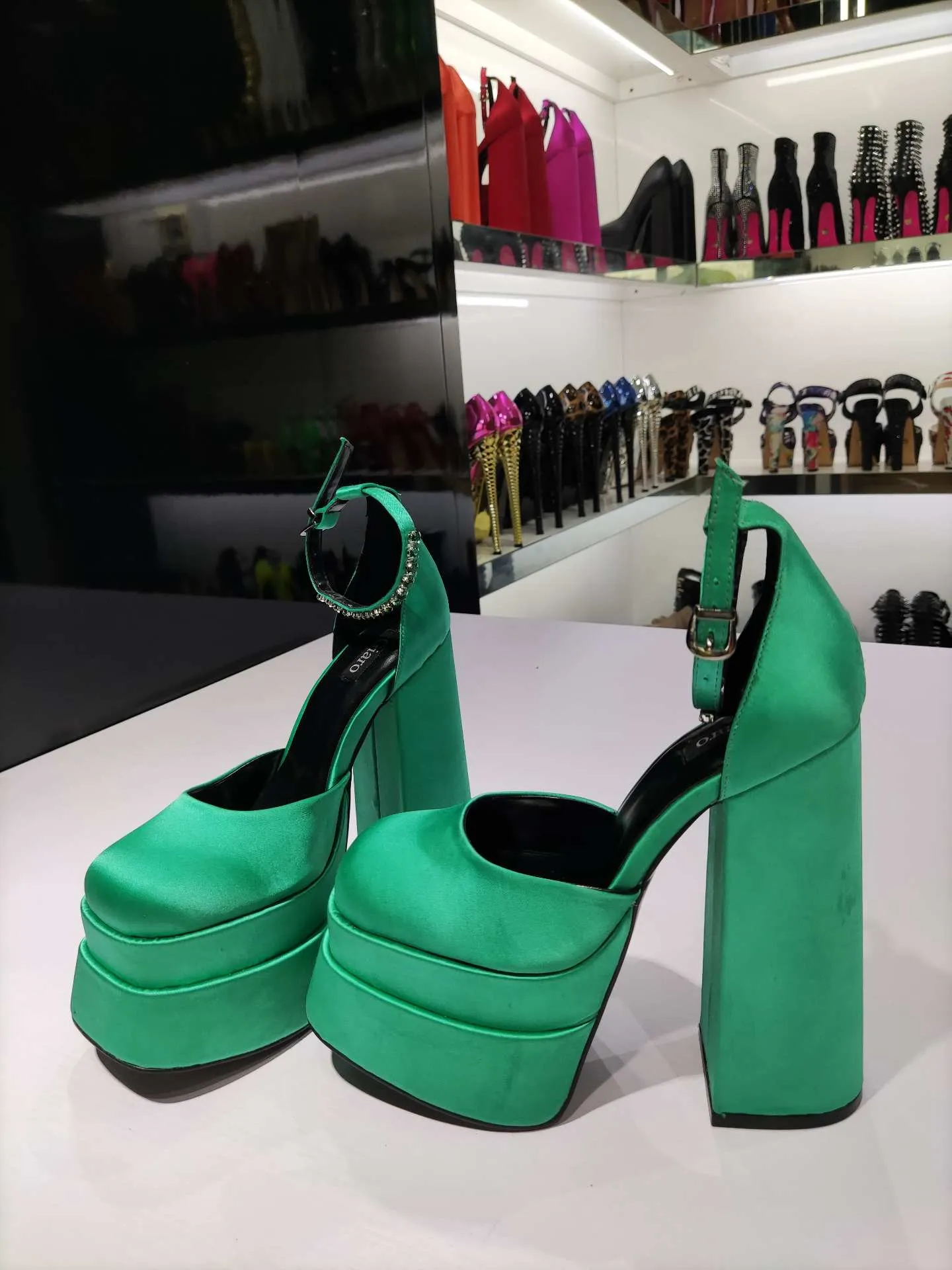 VINA TURQUOISE SATIN