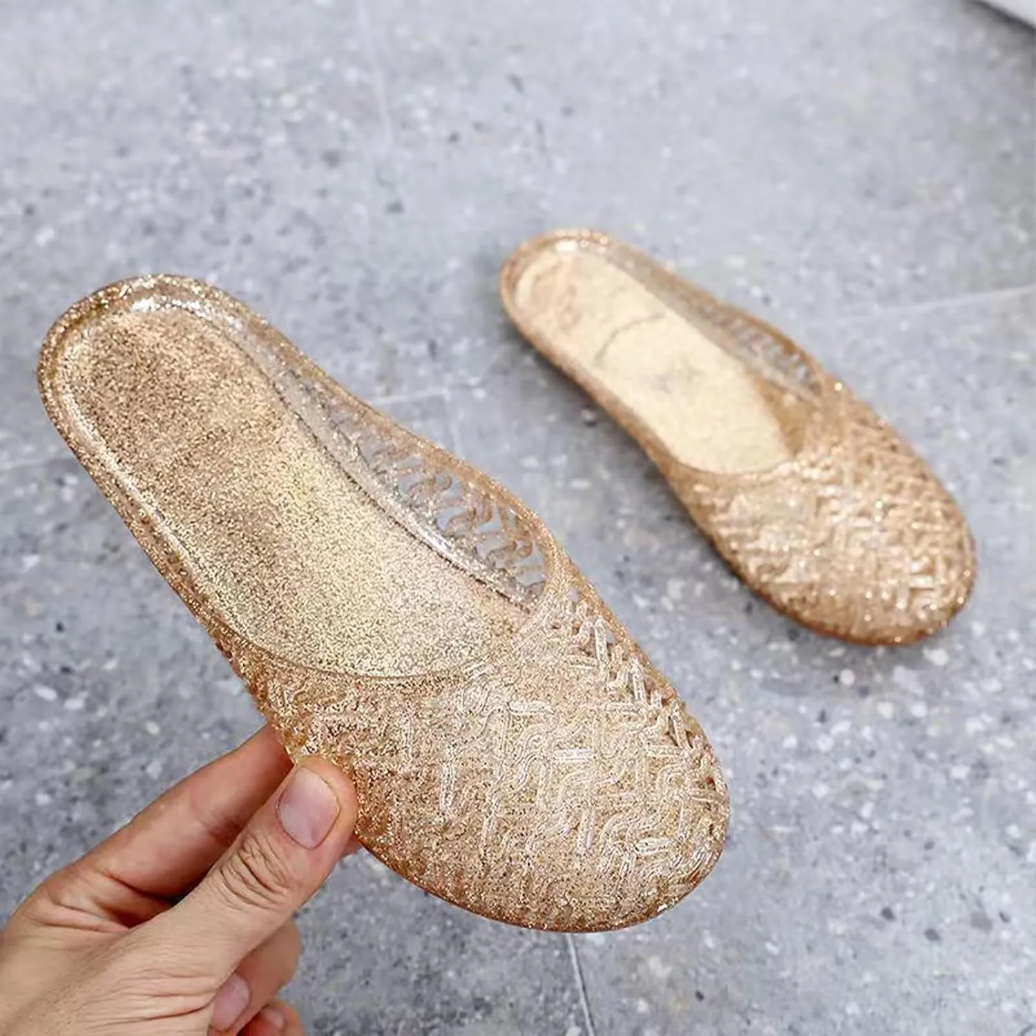 Women's Closed Toe Flat Jelly Slide Sandals Glitter Clear Hollow Out Slip On Summer Beach Mule Sandals Soft Anti-Slip Crystal Jelly Slippers